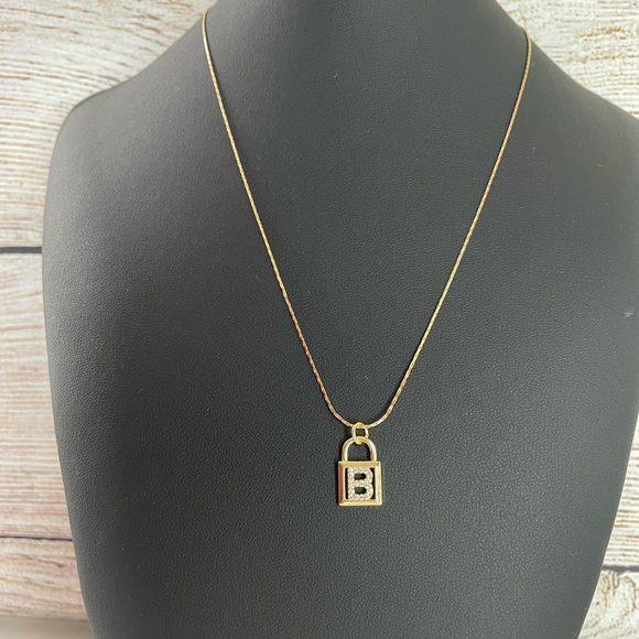 Initial necklace letter B - Picture 10 of 11
